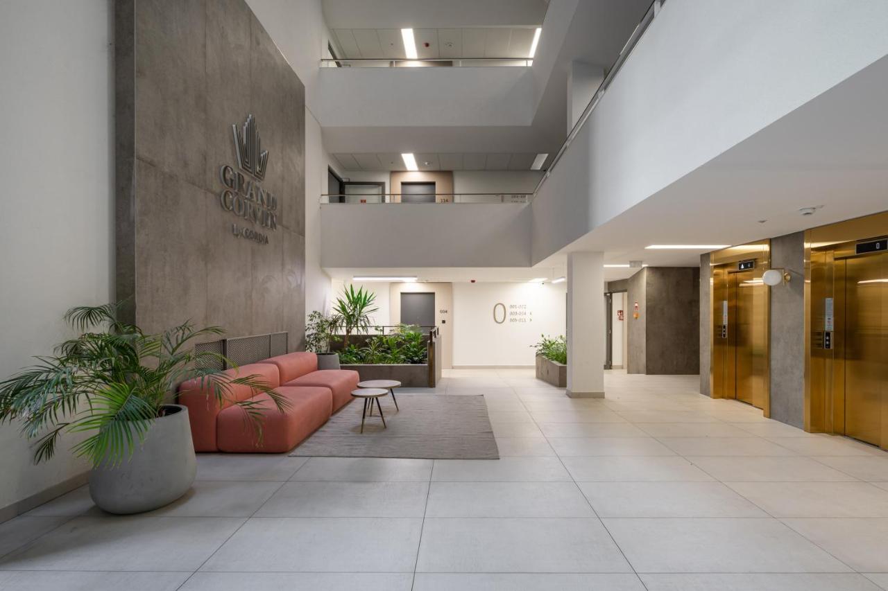 Grand Corvin Studio With Balcony Budapest Exterior photo